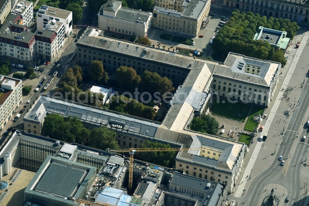 Aerial photograph Berlin - Campus building of the university Humboldt-Universitaet zu Berlin Unter den Linden in the district Mitte in Berlin, Germany