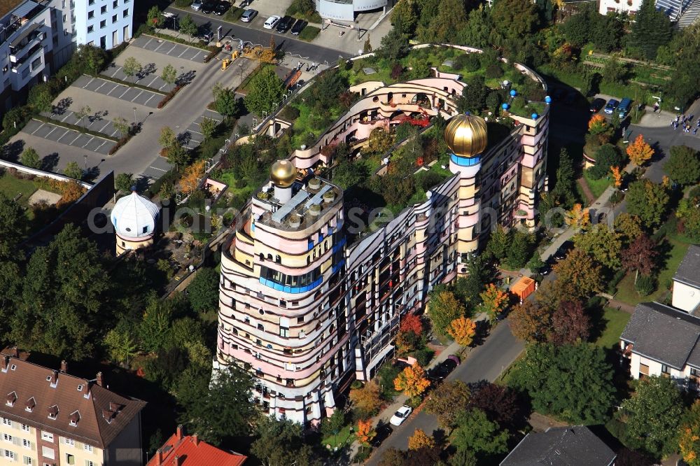 Aerial photograph Darmstadt - Hundertwasser Building of a multi-family residential building Waldspirale in Darmstadt in the state Hesse, Germany