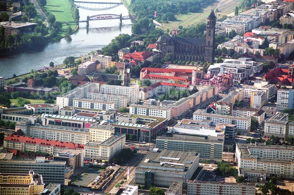 Magdeburg(Sachsen-Anhalt) from above - Blick auf das Stadtzentrum von Magdeburg. Gut zu sehen sind der Domplatz mit Dom, das Hundertwasserhaus Die grüne Zitadelle.