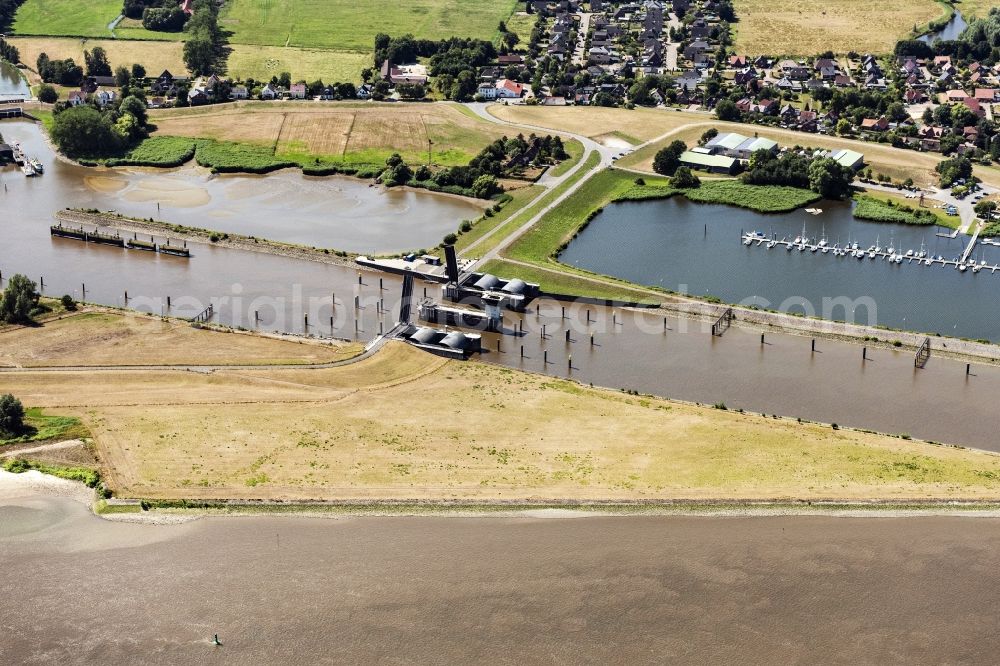 Elsfleth from the bird's eye view: Lockage of the Huntesperrwerk in the district Lienen in Elsfleth in the state Lower Saxony