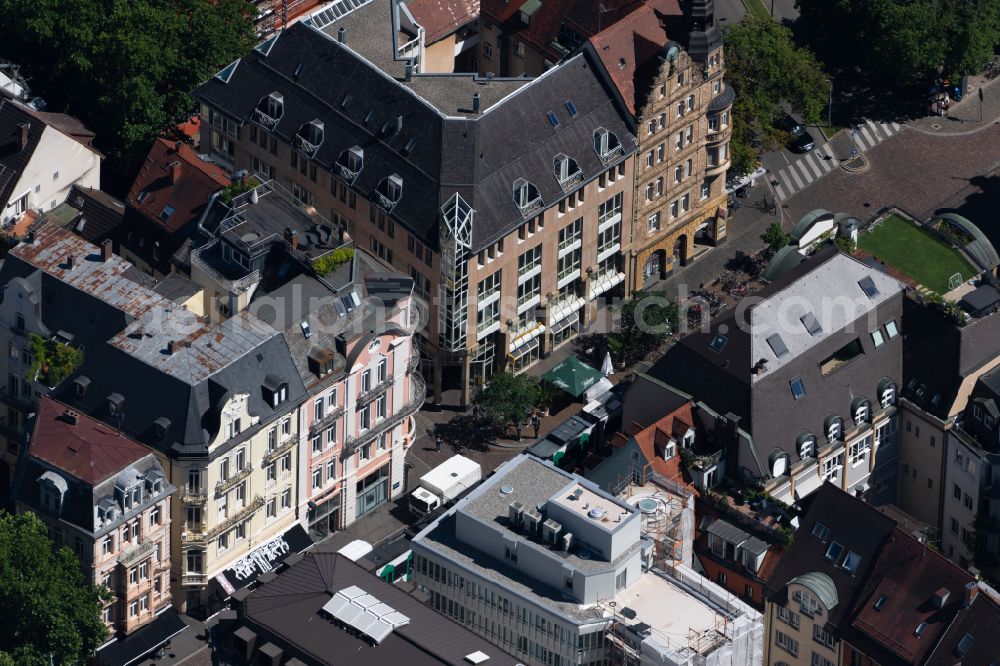 Freiburg im Breisgau from the bird's eye view: Old Town area and city center on street Kaiser-Joseph-Strasse in the district Altstadt in Freiburg im Breisgau in the state Baden-Wuerttemberg, Germany