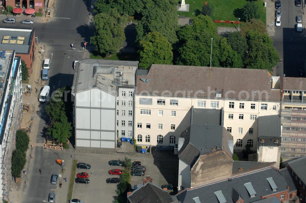 Berlin from above - Blick auf die Häuser an der Kreuzung Hannoversche Straße, Robert-Koch-Platz. In der Nähe der Invalidenstraße und der Friedrichstraße.