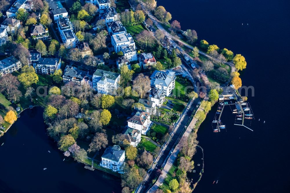 Hamburg from the bird's eye view: Houses and street Schoene Aussicht on the bank area between the Outer Alster and the Feenteich in the district of Uhlenhorst in Hamburg, Germany