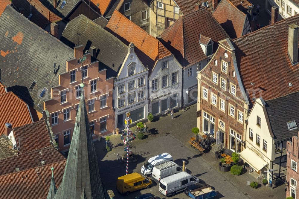 Aerial photograph Warendorf - View of the market square in Warendorf and the surrounding houses in the state North Rhine-Westphalia. You can also see the steeple of the Laurentiuskirche