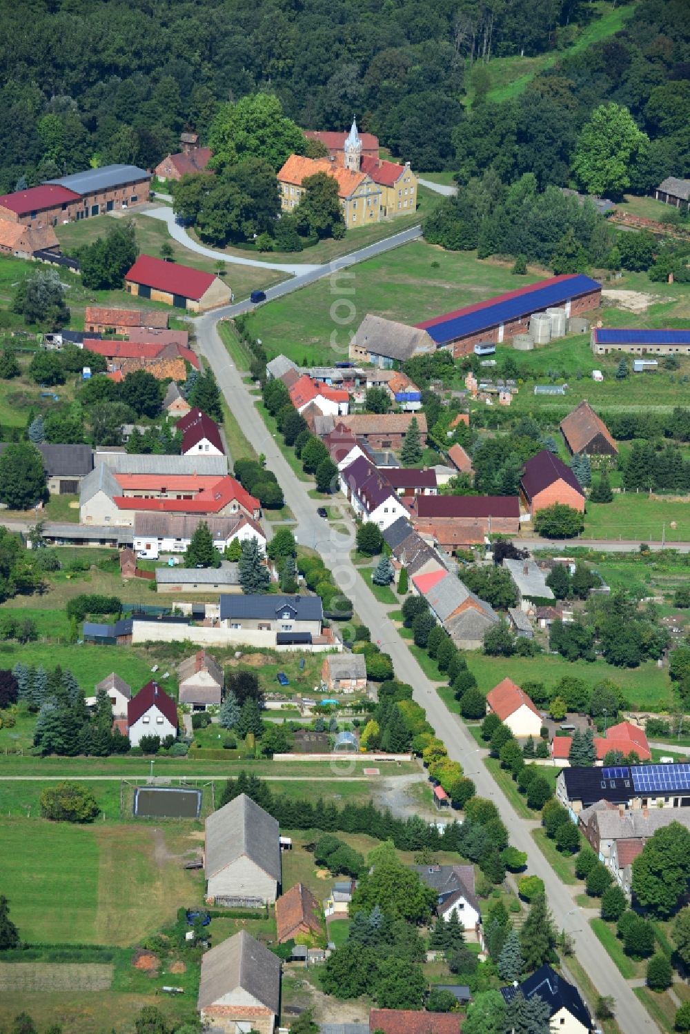 Aerial image Beesdau - Rows of houses of the village Beesdau in the state of Brandenburg in Germany