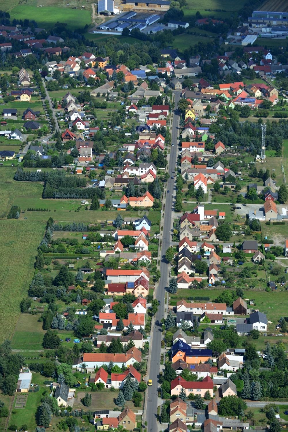 Aerial photograph Tettau - Rows of houses of the village Tettau in the state of Saxony in Germany