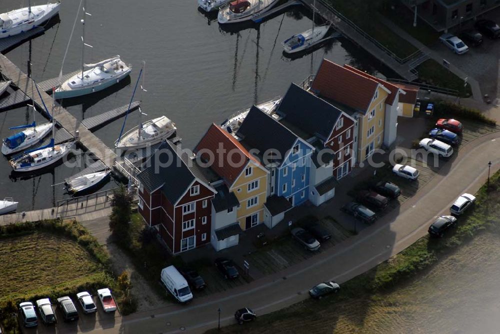 Greifswald from above - Blick auf die Häuserzeile am Ryck an der Deichstraße mit einem anliegenden Yachthafen.