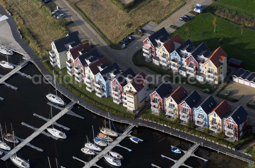 Aerial photograph Greifswald - Blick auf die Häuserzeile am Ryck an der Deichstraße mit einem anliegenden Yachthafen.