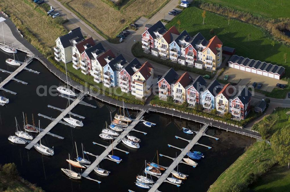 Greifswald from above - Blick auf die Häuserzeile am Ryck an der Deichstraße mit einem anliegenden Yachthafen.