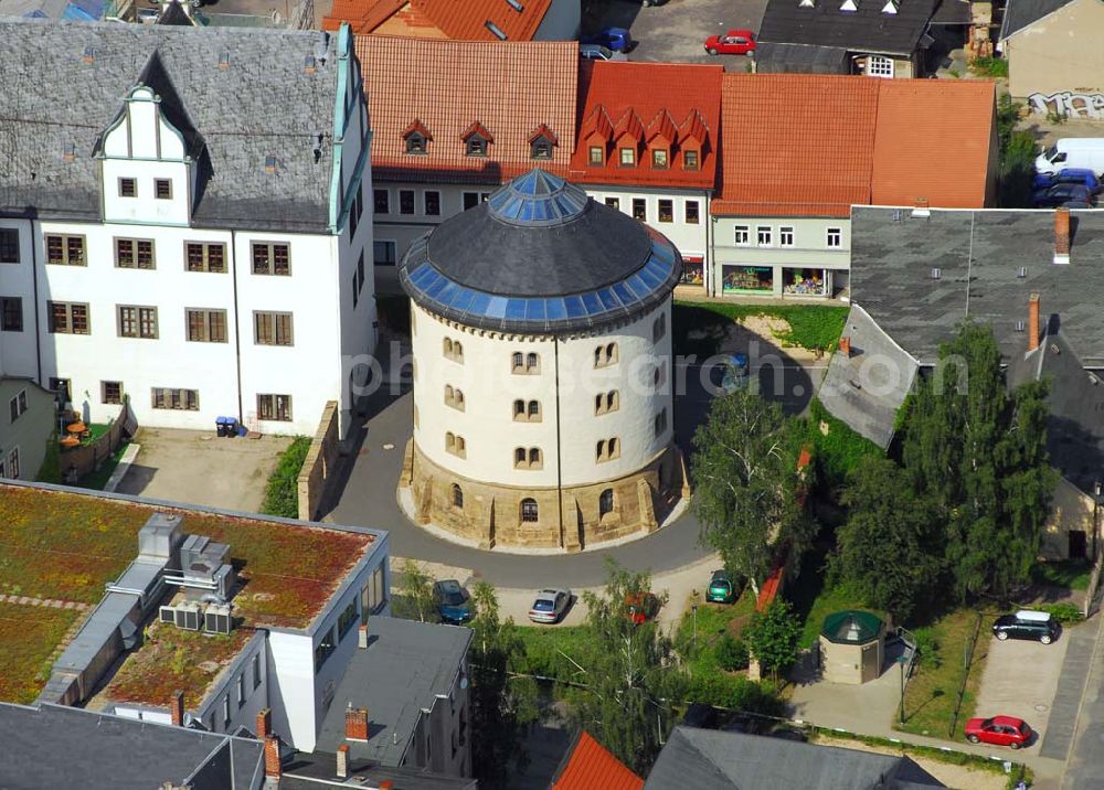 Saalfeld from the bird's eye view: Blick auf die Hutschachtel. Dieser eigenwillige Bau im Hof des Rathauses diente bis nach dem II. Weltkrieg als Stadtgefängnis.