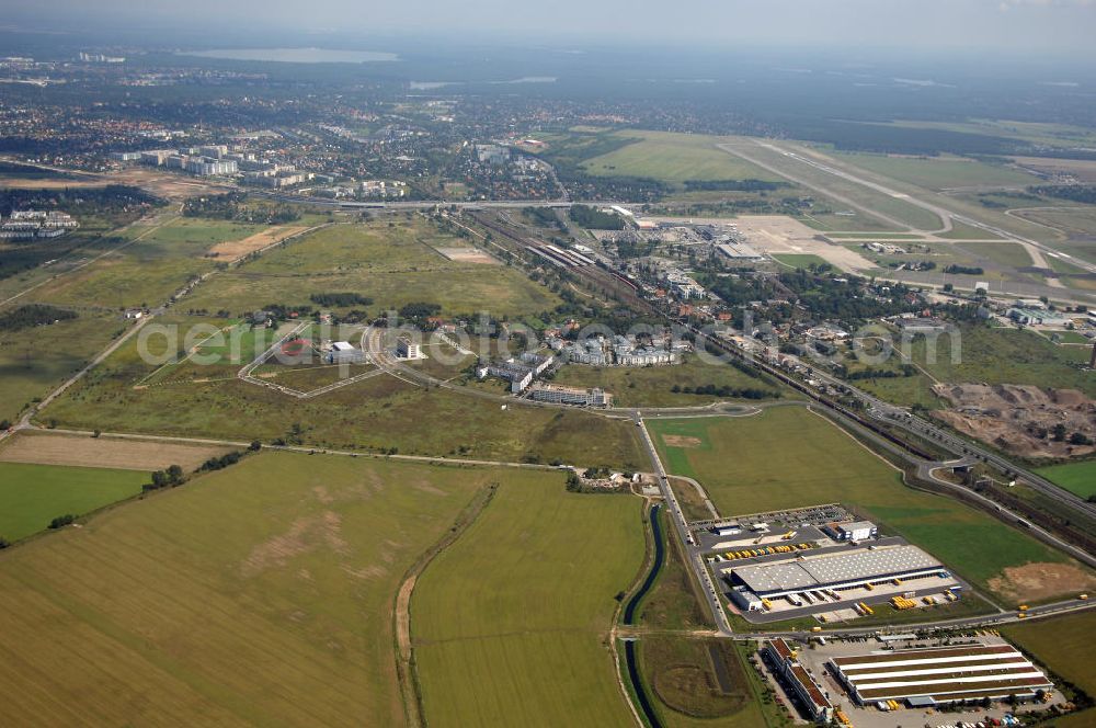 Aerial photograph Schönefeld - 24.08.2007 Schönefeld Der Gewerbepark Schönefeld - südlich von Berlin - wird anspruchsvolle Architektur mit hoher städtebaulicher und grünplanerischer Qualität verbinden. Die HVB Immobilien AG bietet an diesem attraktiven Standort Grundstücke zum Verkauf.