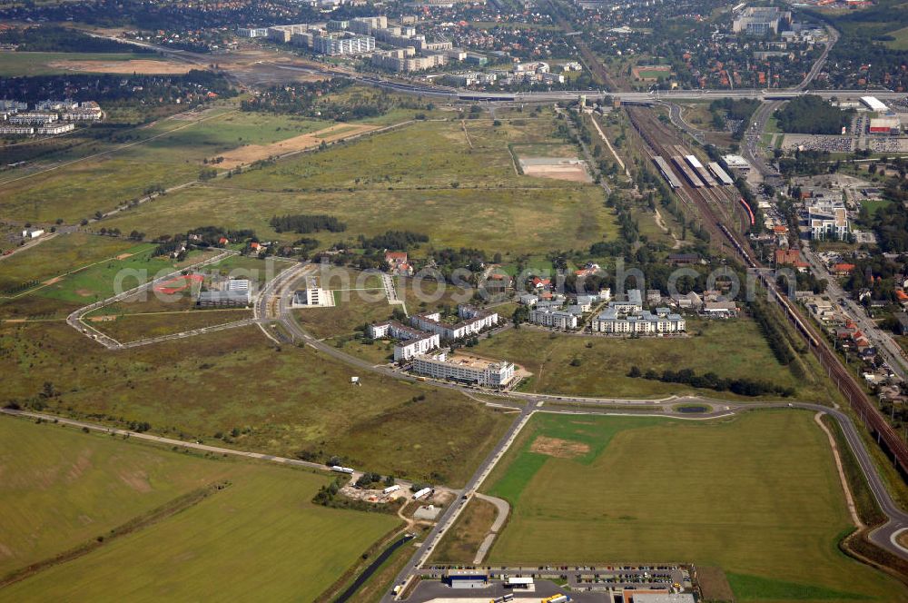 Schönefeld from the bird's eye view: 24.08.2007 Schönefeld Der Gewerbepark Schönefeld - südlich von Berlin - wird anspruchsvolle Architektur mit hoher städtebaulicher und grünplanerischer Qualität verbinden. Die HVB Immobilien AG bietet an diesem attraktiven Standort Grundstücke zum Verkauf.