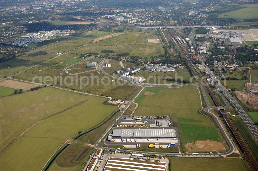 Aerial image Schönefeld - 24.08.2007 Schönefeld Der Gewerbepark Schönefeld - südlich von Berlin - wird anspruchsvolle Architektur mit hoher städtebaulicher und grünplanerischer Qualität verbinden. Die HVB Immobilien AG bietet an diesem attraktiven Standort Grundstücke zum Verkauf.