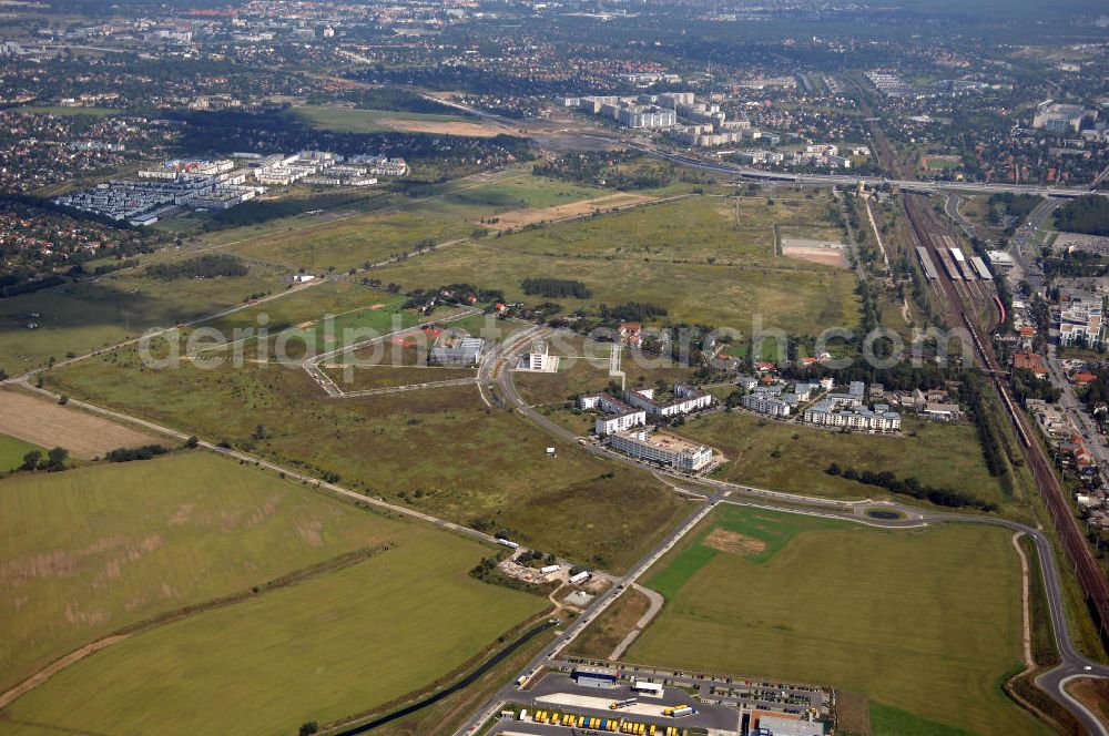 Schönefeld from above - 24.08.2007 Schönefeld Der Gewerbepark Schönefeld - südlich von Berlin - wird anspruchsvolle Architektur mit hoher städtebaulicher und grünplanerischer Qualität verbinden. Die HVB Immobilien AG bietet an diesem attraktiven Standort Grundstücke zum Verkauf.