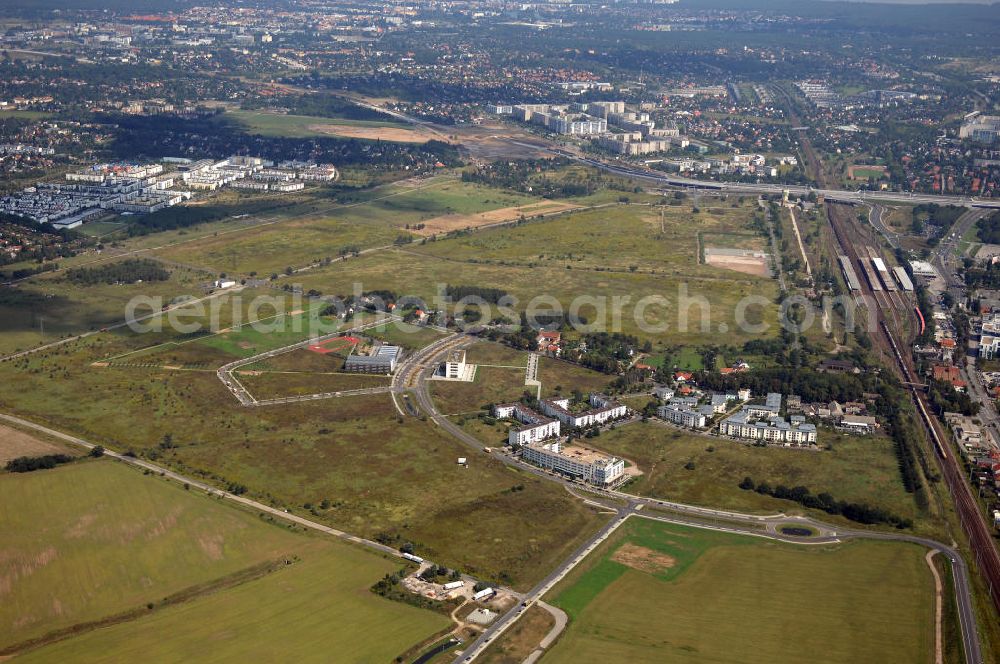 Schönefeld from the bird's eye view: 24.08.2007 Schönefeld Der Gewerbepark Schönefeld - südlich von Berlin - wird anspruchsvolle Architektur mit hoher städtebaulicher und grünplanerischer Qualität verbinden. Die HVB Immobilien AG bietet an diesem attraktiven Standort Grundstücke zum Verkauf.