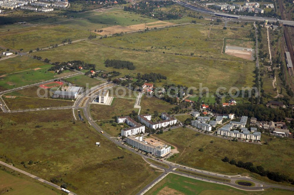 Aerial image Schönefeld - 24.08.2007 Schönefeld Der Gewerbepark Schönefeld - südlich von Berlin - wird anspruchsvolle Architektur mit hoher städtebaulicher und grünplanerischer Qualität verbinden. Die HVB Immobilien AG bietet an diesem attraktiven Standort Grundstücke zum Verkauf.