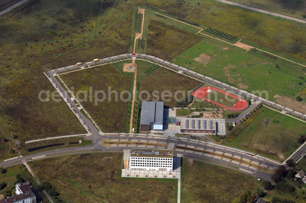 Aerial photograph Schönefeld - 24.08.2007 Schönefeld Der Gewerbepark Schönefeld - südlich von Berlin - wird anspruchsvolle Architektur mit hoher städtebaulicher und grünplanerischer Qualität verbinden. Die HVB Immobilien AG bietet an diesem attraktiven Standort Grundstücke zum Verkauf.