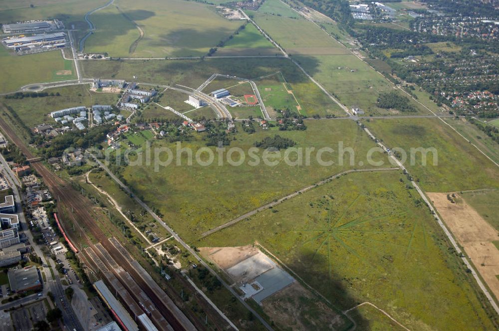 Schönefeld from above - 24.08.2007 Schönefeld Der Gewerbepark Schönefeld - südlich von Berlin - wird anspruchsvolle Architektur mit hoher städtebaulicher und grünplanerischer Qualität verbinden. Die HVB Immobilien AG bietet an diesem attraktiven Standort Grundstücke zum Verkauf.