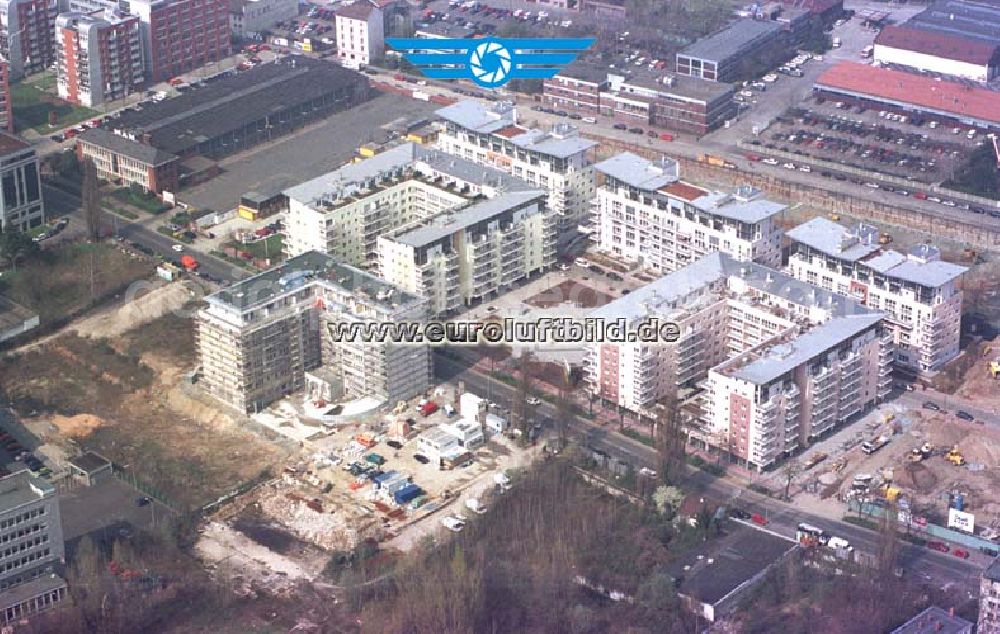 Aerial photograph Frankfurt am Main - HVB-Wohnneubau an der Heussstraße in der Westcity in Frankfurt / Main.