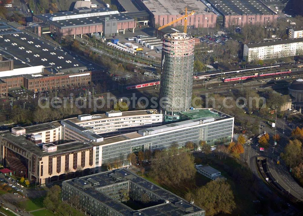 Köln from the bird's eye view: 24.11.2004 Hyatt Regency Köln Das Hyatt Regency Köln ist ein Geschäfts- und Konferenzhotel der Luxuskategorie und befindet sich in bester Lage am Rheinufer, nur 15 Minuten vom Köln / Bonner Flughafen entfernt. Hyatt Regency Köln Kennedy-Ufer 2a 50679 Köln Deutschland Tel: +49 221 828 1234 Fax: +49 221 828 1370 E-mail: cologne@hyatt.de