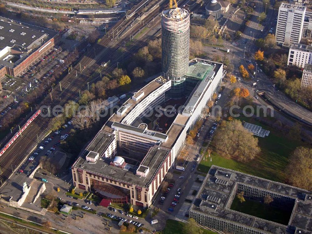 Köln from above - 24.11.2004 Hyatt Regency Köln Das Hyatt Regency Köln ist ein Geschäfts- und Konferenzhotel der Luxuskategorie und befindet sich in bester Lage am Rheinufer, nur 15 Minuten vom Köln / Bonner Flughafen entfernt. Hyatt Regency Köln Kennedy-Ufer 2a 50679 Köln Deutschland Tel: +49 221 828 1234 Fax: +49 221 828 1370 E-mail: cologne@hyatt.de