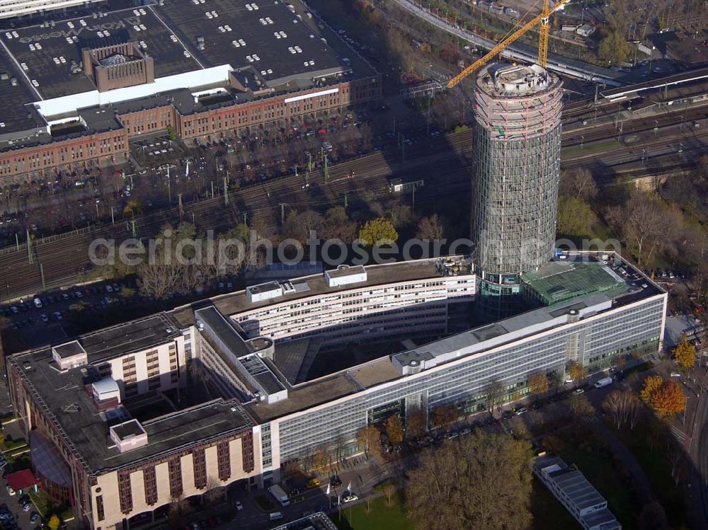 Köln from above - 24.11.2004 Hyatt Regency Köln, Das Hyatt Regency Köln ist ein Geschäfts- und Konferenzhotel der Luxuskategorie und befindet sich in bester Lage am Rheinufer, nur 15 Minuten vom Köln / Bonner Flughafen entfernt. Hyatt Regency Köln Kennedy-Ufer 2a 50679 Köln Deutschland Tel: +49 221 828 1234 Fax: +49 221 828 1370 E-mail: cologne@hyatt.de