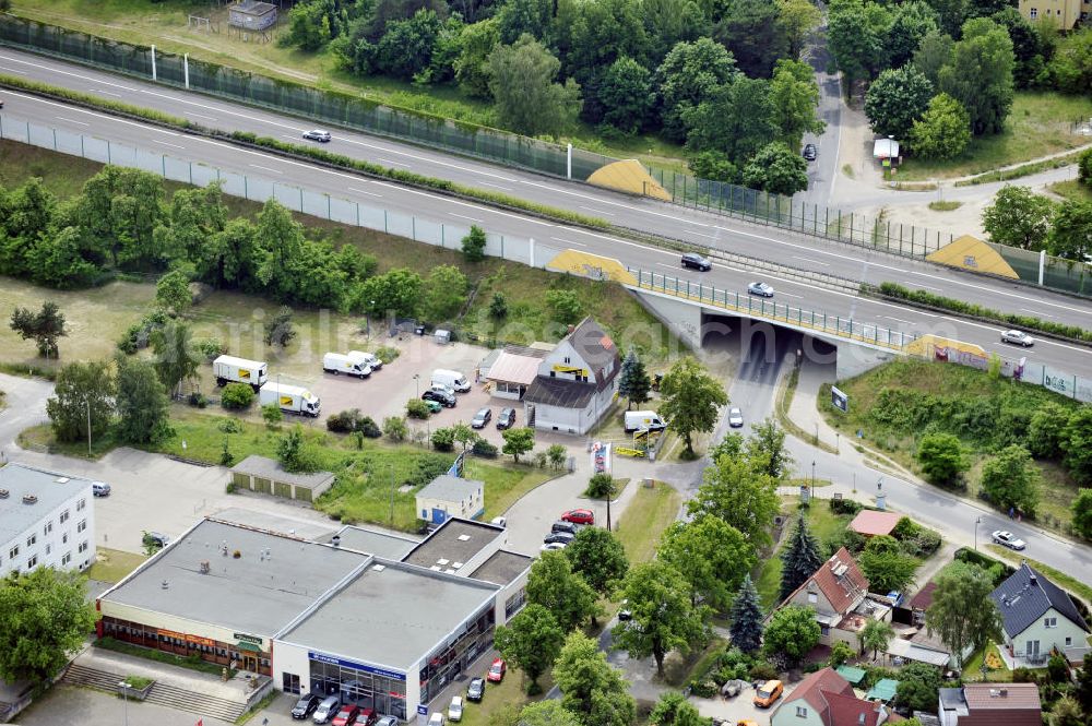 Bernau from above - Blick über das Hyundai-Autohaus, das China-Restaurant Family und die Allround-Autovermietung auf die Autobahnbrücke der A11 über die Zepernicker Chaussee. View above the Hyundai Car-Center, the China-Restaurant Family and the Allround Car-Rental to the motorway bridge about the Zepernicker Chaussee.