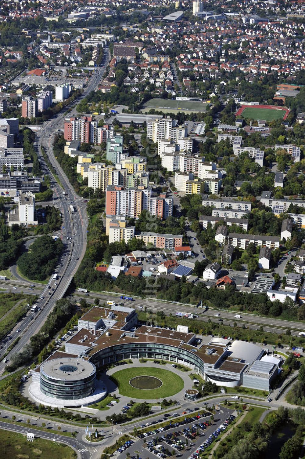 Rüsselsheim from above - Hyndai Motor Europe Technical Center GmbH im Gewerbepark / Business Park Blauer See am Verkehrsknotenpunkt Rüsselsheimer Dreieck im Rhein-Main-Gebiet. Das Büro- und Dienstleistungszentrum ist ein Projekt der HVB Immobilien AG. The industrial park Blauer See in the Rhine-Main region.