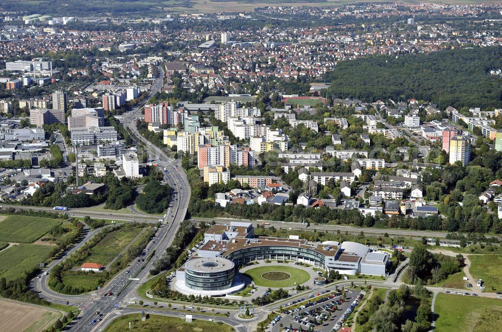 Aerial image Rüsselsheim - Hyndai Motor Europe Technical Center GmbH im Gewerbepark / Business Park Blauer See am Verkehrsknotenpunkt Rüsselsheimer Dreieck im Rhein-Main-Gebiet. Das Büro- und Dienstleistungszentrum ist ein Projekt der HVB Immobilien AG. The industrial park Blauer See in the Rhine-Main region.