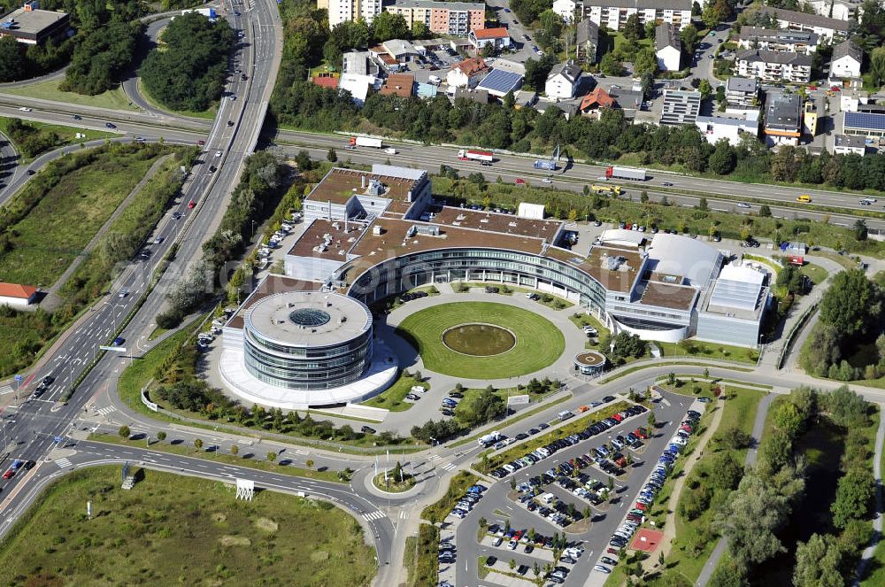 Rüsselsheim from above - Hyndai Motor Europe Technical Center GmbH im Gewerbepark / Business Park Blauer See am Verkehrsknotenpunkt Rüsselsheimer Dreieck im Rhein-Main-Gebiet. Das Büro- und Dienstleistungszentrum ist ein Projekt der HVB Immobilien AG. The industrial park Blauer See in the Rhine-Main region.