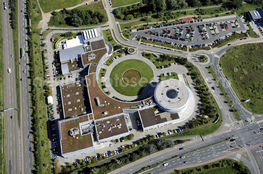 Aerial image Rüsselsheim - Hyndai Motor Europe Technical Center GmbH im Gewerbepark / Business Park Blauer See am Verkehrsknotenpunkt Rüsselsheimer Dreieck im Rhein-Main-Gebiet. Das Büro- und Dienstleistungszentrum ist ein Projekt der HVB Immobilien AG. The industrial park Blauer See in the Rhine-Main region.