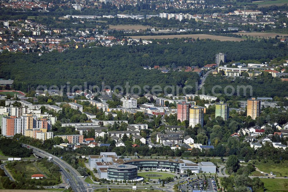 Aerial image Rüsselsheim - Hyndai Motor Europe Technical Center GmbH im Gewerbepark / Business Park Blauer See am Verkehrsknotenpunkt Rüsselsheimer Dreieck im Rhein-Main-Gebiet. Das Büro- und Dienstleistungszentrum ist ein Projekt der HVB Immobilien AG. The industrial park Blauer See in the Rhine-Main region.