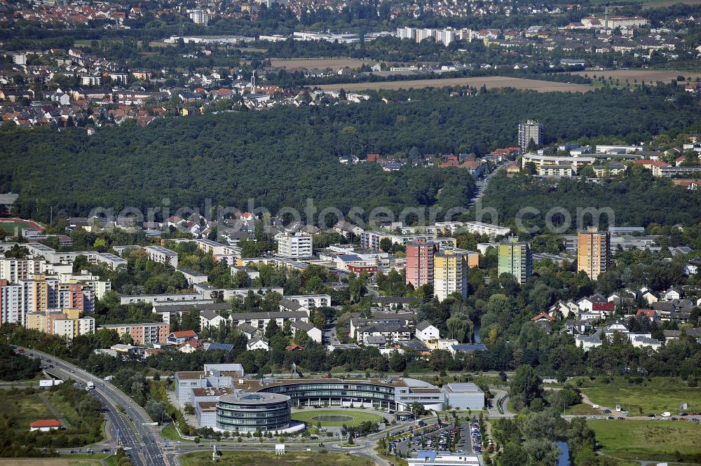 Aerial photograph Rüsselsheim - Hyndai Motor Europe Technical Center GmbH im Gewerbepark / Business Park Blauer See am Verkehrsknotenpunkt Rüsselsheimer Dreieck im Rhein-Main-Gebiet. Das Büro- und Dienstleistungszentrum ist ein Projekt der HVB Immobilien AG. The industrial park Blauer See in the Rhine-Main region.