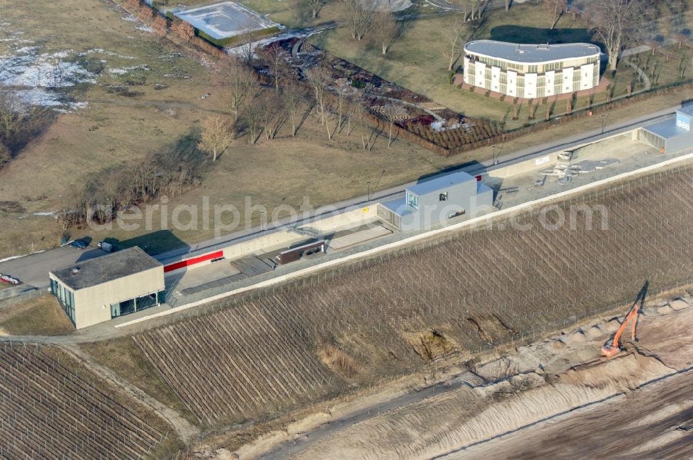 Großräschen from the bird's eye view: IBA terraces and visitors centre Lausitzer Seenland in Grossraeschen in the Federal State of Brandenburg. New building of the city port and Marina on Lake Grossraeschen