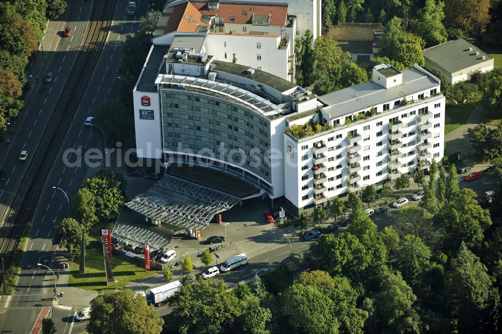 Aerial photograph Berlin Friedrichshain - Blick auf das Ibis- Hotel in Berlin- Mitte, Prenzlauer Allee zur Ecke Prenzlauer Berg. Das Zwei-Sterne- Hotel entstammt der Accor- Hotelkette und bietet 198 Zimmer. Vor dem Hotel befindet sich eine TOTAL Tankstelle. View at the Ibis hotel in Berlin-Mitte, Prenzlauer Allee to the corner of Prenzlauer Berg. The two-star hotel comes from the Accor hotel chain, offering 198 rooms. In front of the hotel there is a TOTAL gas station.