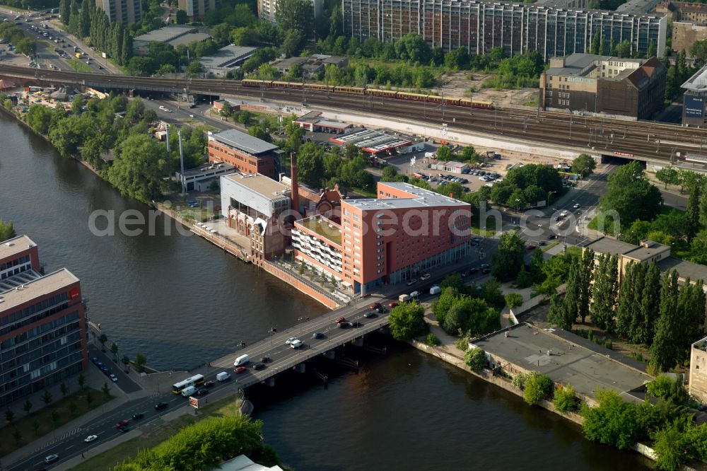 Aerial image Berlin - View at the Ibis Hotel Berlin Ostbahnhof, at the corner Schillingbruecke Holzmarktstrasse. The Shilling bridge over the Spree