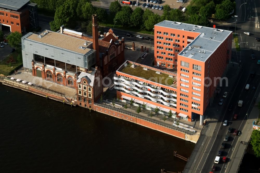 Aerial photograph Berlin - View at the Ibis Hotel Berlin Ostbahnhof, at the corner Schillingbruecke Holzmarktstrasse. The Shilling bridge over the Spree