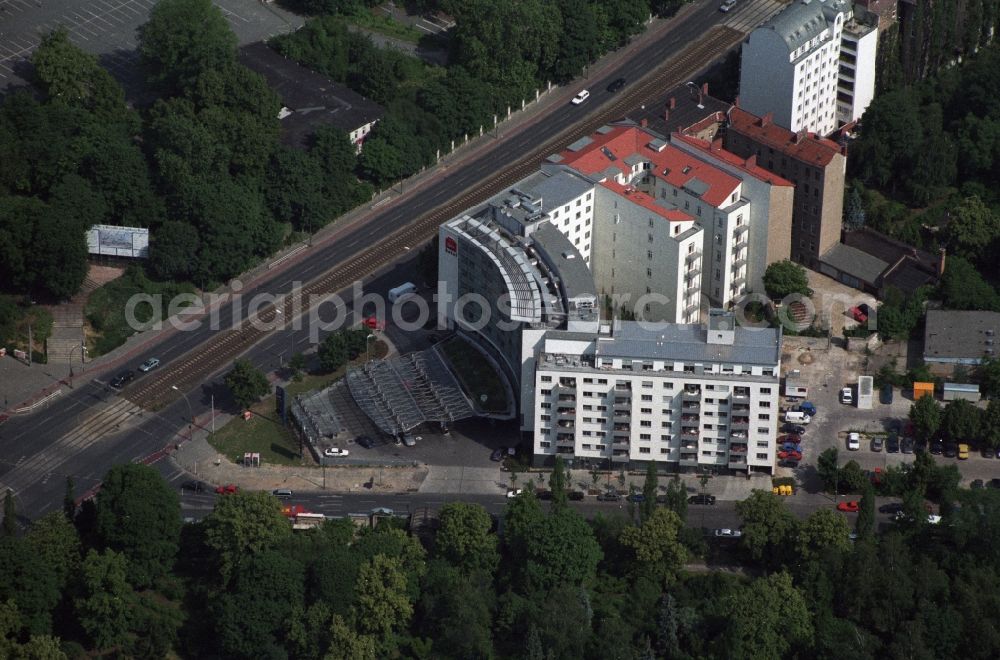 Berlin Friedrichshain from the bird's eye view: IBIS hotel and residential building ensemble on Prenzlauer Allee in Berlin Friedrichshain