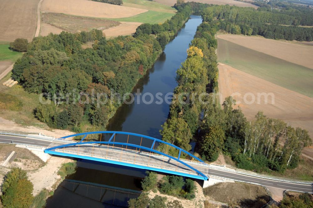 Ihleburg from the bird's eye view: Blick auf die Ihleburger Brücke. Die Brücke wurde im Jahr 2008 erbaut und überführt den Elbe-Havel-Kanal bei km 343,071.