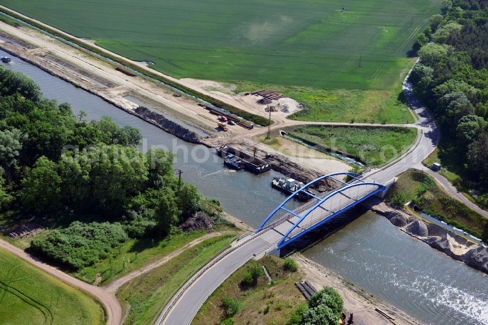 Ihleburg from the bird's eye view: Ihleburger bridge and deposition surfaces at the riverside of the Elbe-Havel Canal near by Ihleburg in Saxony-Anhalt