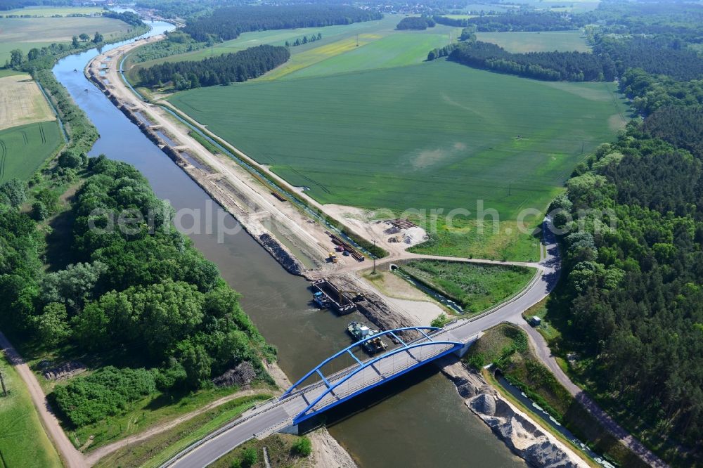 Ihleburg from the bird's eye view: Ihleburger bridge and deposition surfaces at the riverside of the Elbe-Havel Canal near by Ihleburg in Saxony-Anhalt