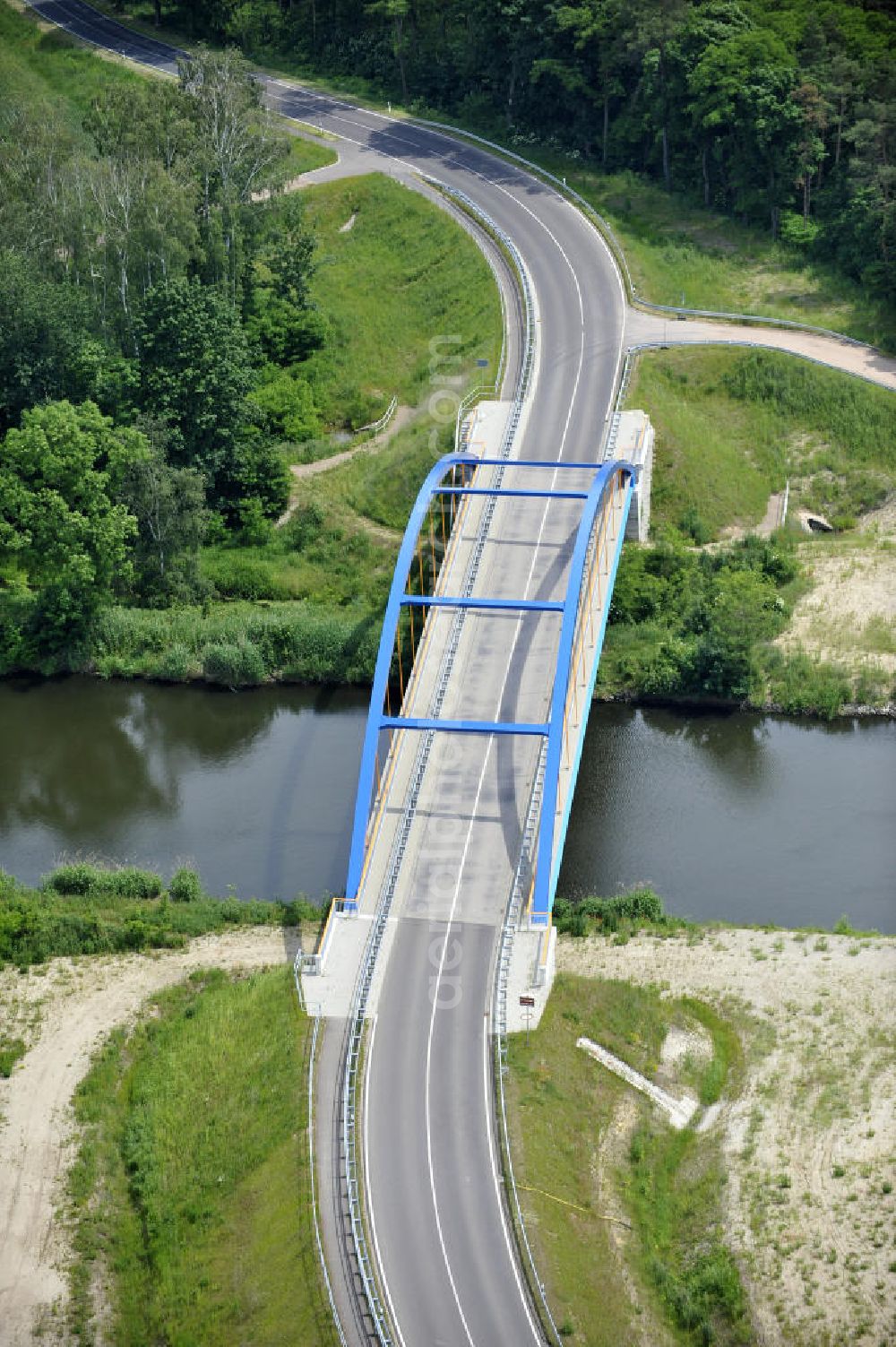 Aerial photograph Ihleburg - Die Ihleburger Brücke wurde im Jahr 2008 erbaut und überführt den Elbe-Havel-Kanal bei km 343,071. Ein Projekt des WSV: Wasserstraßen-Neubauamt Magdeburg, 39106 Magdeburg, Tel. +49(0)391 535-0, email: wna-magdeburg@wsv.bund.de The bridge Ihleburger Brücke over the Elbe-Havel-Canal.