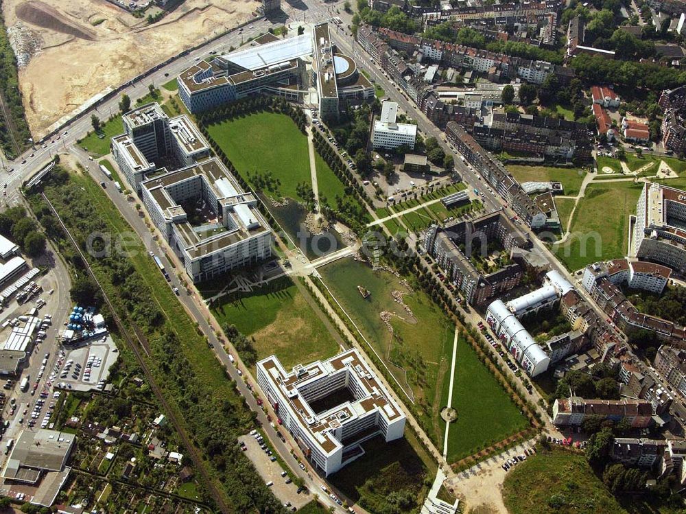 Düsseldorf (NRW) from the bird's eye view: Blick auf das IHZ-Gelände (IHZ=Internationales Handelszentrum) östlich vom Düsseldorfer Hauptbahnhof. Vor der Umgestaltung befand sich auf dem Gelände das ehemalige Mannesmann-Werk.