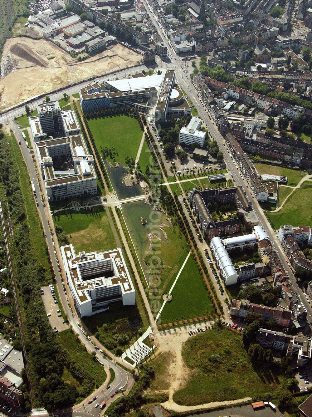 Aerial image Düsseldorf (NRW) - Blick auf das IHZ-Gelände (IHZ=Internationales Handelszentrum) östlich vom Düsseldorfer Hauptbahnhof. Vor der Umgestaltung befand sich auf dem Gelände das ehemalige Mannesmann-Werk.