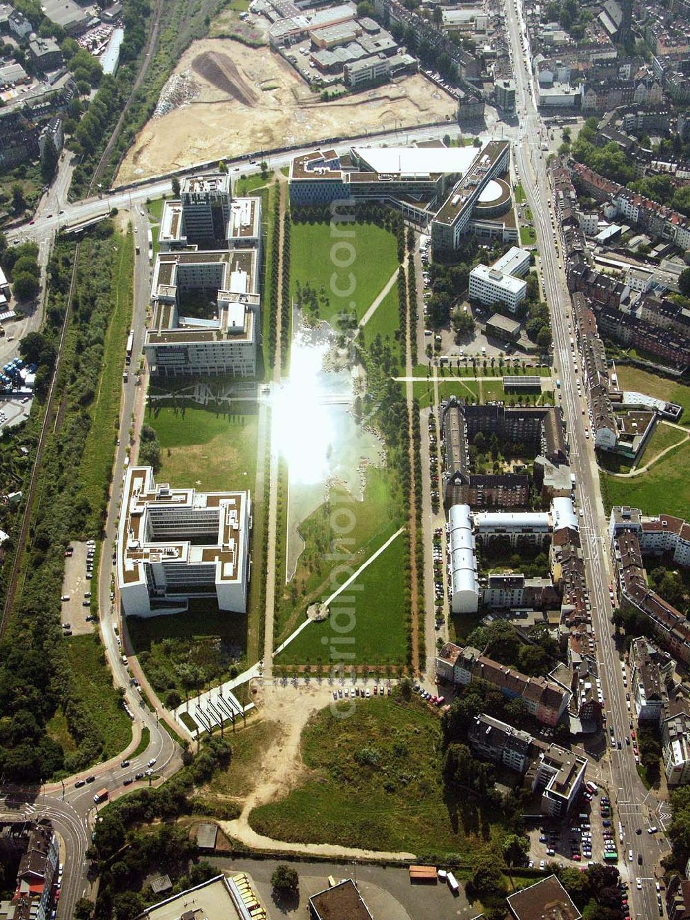 Aerial photograph Düsseldorf (NRW) - Blick auf das IHZ-Gelände (IHZ=Internationales Handelszentrum) östlich vom Düsseldorfer Hauptbahnhof. Vor der Umgestaltung befand sich auf dem Gelände das ehemalige Mannesmann-Werk.