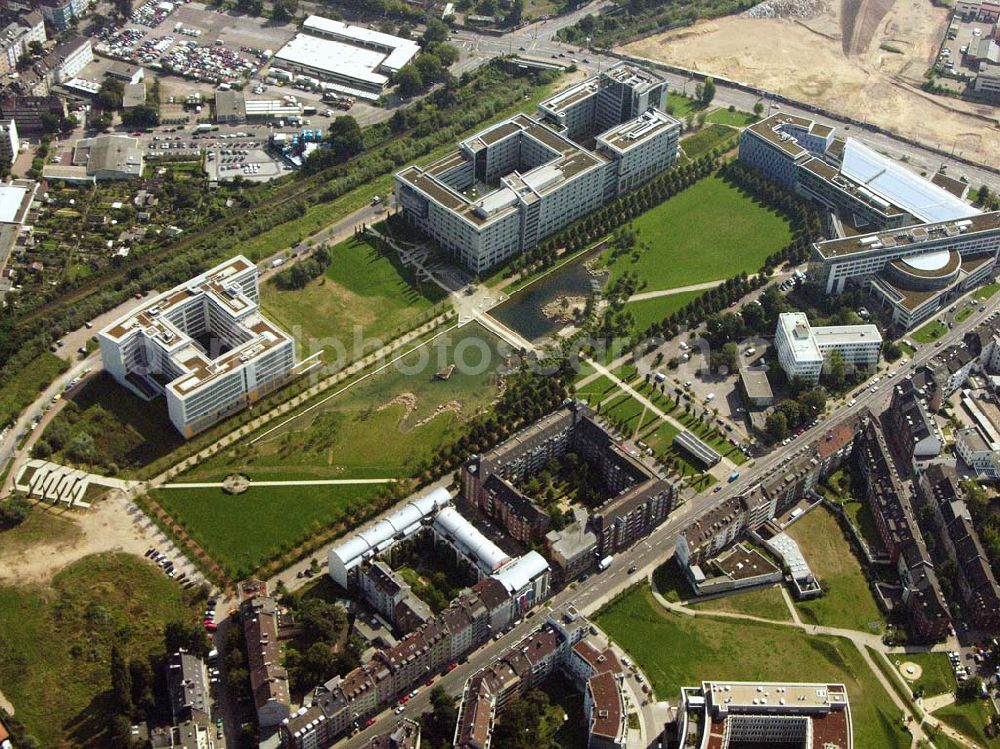 Düsseldorf (NRW) from above - Blick auf das IHZ-Gelände (IHZ=Internationales Handelszentrum) östlich vom Düsseldorfer Hauptbahnhof. Vor der Umgestaltung befand sich auf dem Gelände das ehemalige Mannesmann-Werk.