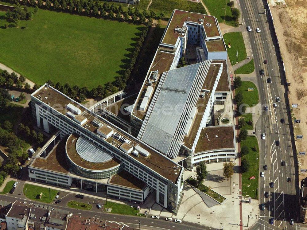 Aerial image Düsseldorf (NRW) - Blick auf das IHZ-Gelände (IHZ=Internationales Handelszentrum) östlich vom Düsseldorfer Hauptbahnhof. Vor der Umgestaltung befand sich auf dem Gelände das ehemalige Mannesmann-Werk.