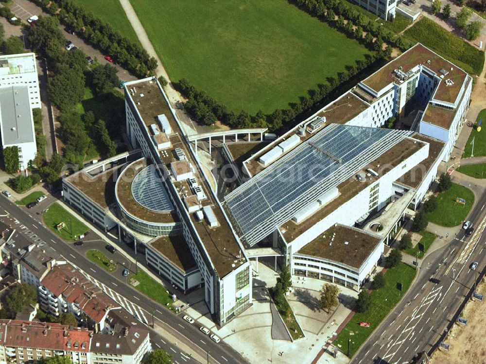 Aerial photograph Düsseldorf (NRW) - Blick auf das IHZ-Gelände (IHZ=Internationales Handelszentrum) östlich vom Düsseldorfer Hauptbahnhof. Vor der Umgestaltung befand sich auf dem Gelände das ehemalige Mannesmann-Werk.