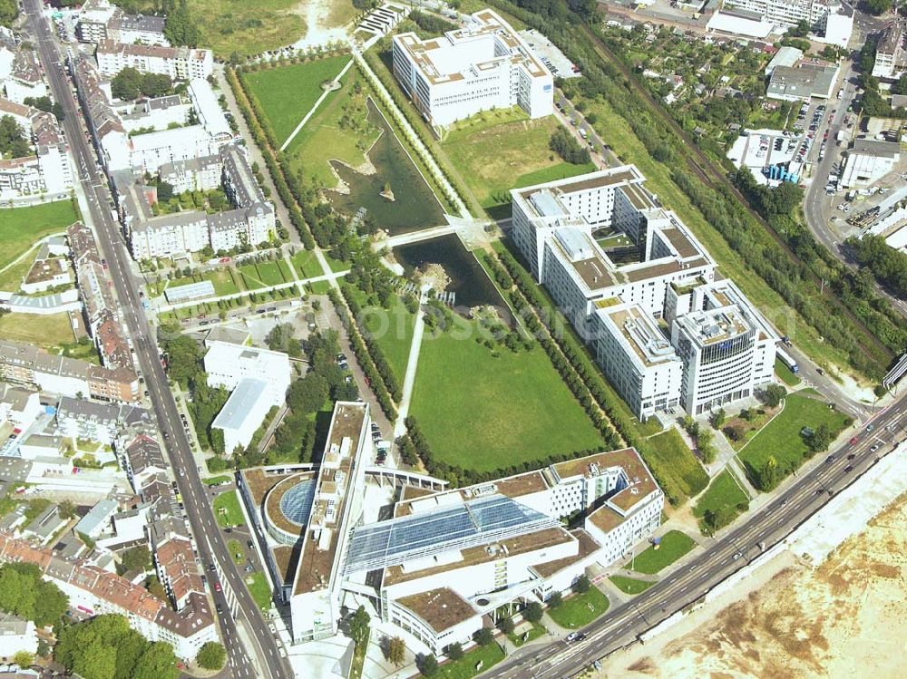 Düsseldorf (NRW) from above - Blick auf das IHZ-Gelände (IHZ=Internationales Handelszentrum) östlich vom Düsseldorfer Hauptbahnhof. Vor der Umgestaltung befand sich auf dem Gelände das ehemalige Mannesmann-Werk.