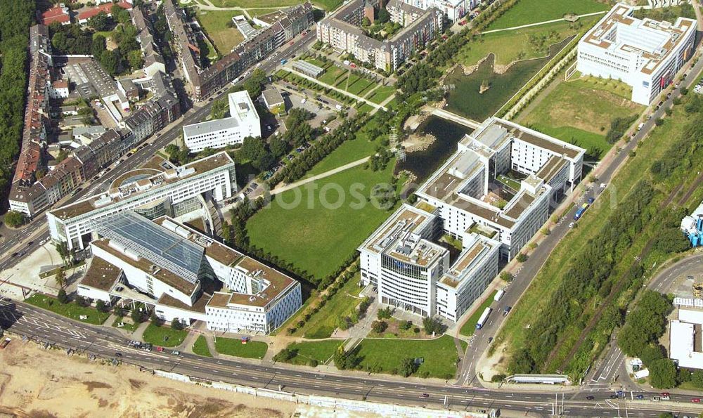 Düsseldorf (NRW) from the bird's eye view: Blick auf das IHZ-Gelände (IHZ=Internationales Handelszentrum) östlich vom Düsseldorfer Hauptbahnhof. Vor der Umgestaltung befand sich auf dem Gelände das ehemalige Mannesmann-Werk.